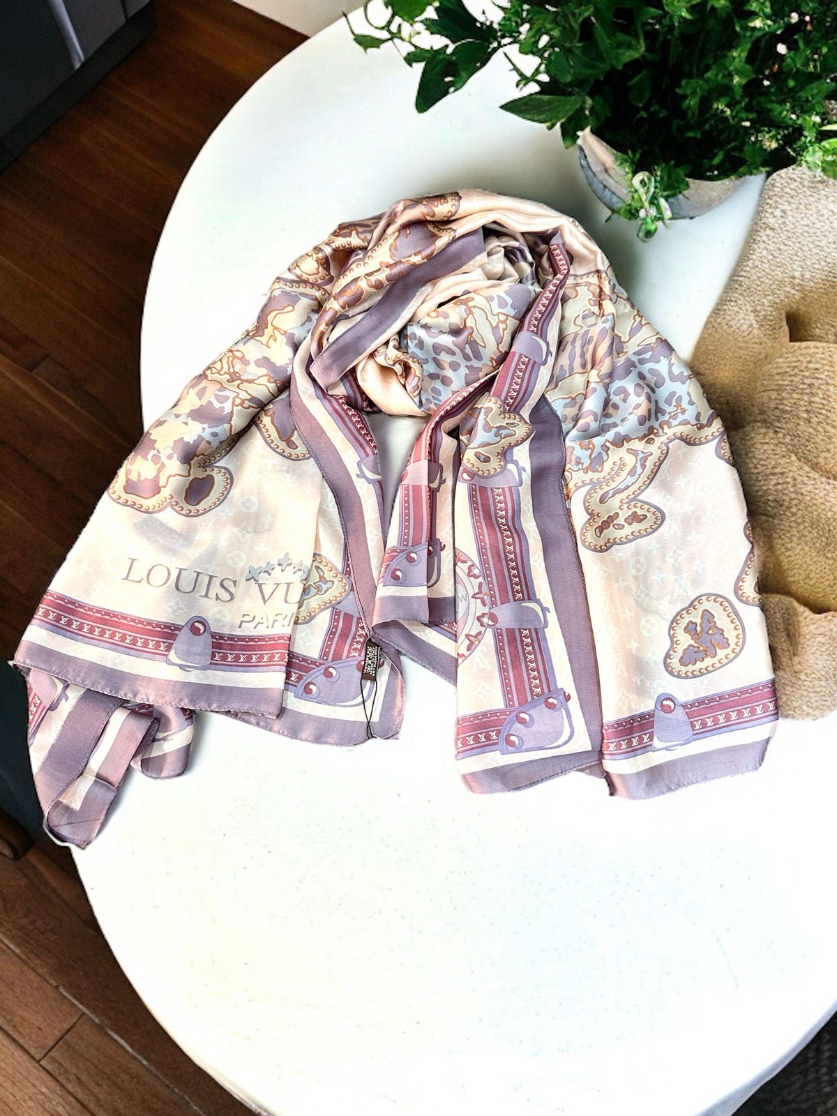 LOUIS VUITTON  SILK STOLE