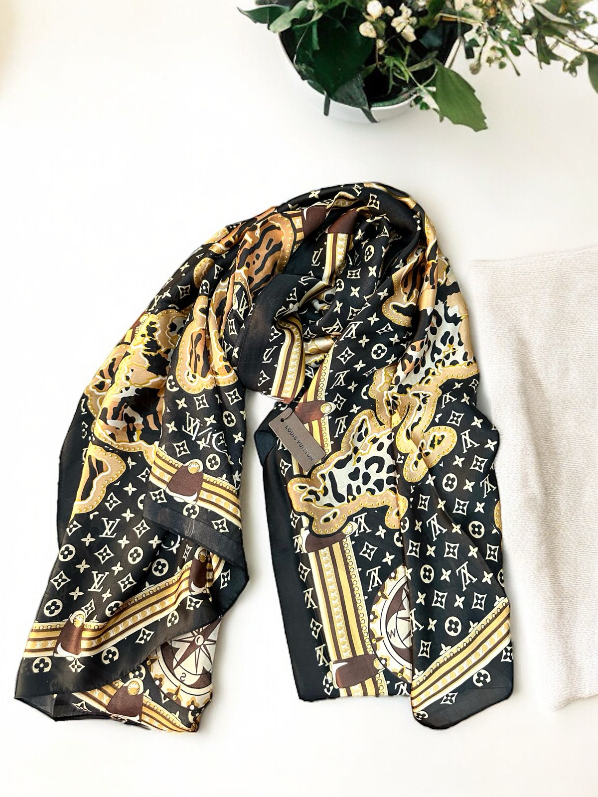 LOUIS VUITTON  SILK STOLE