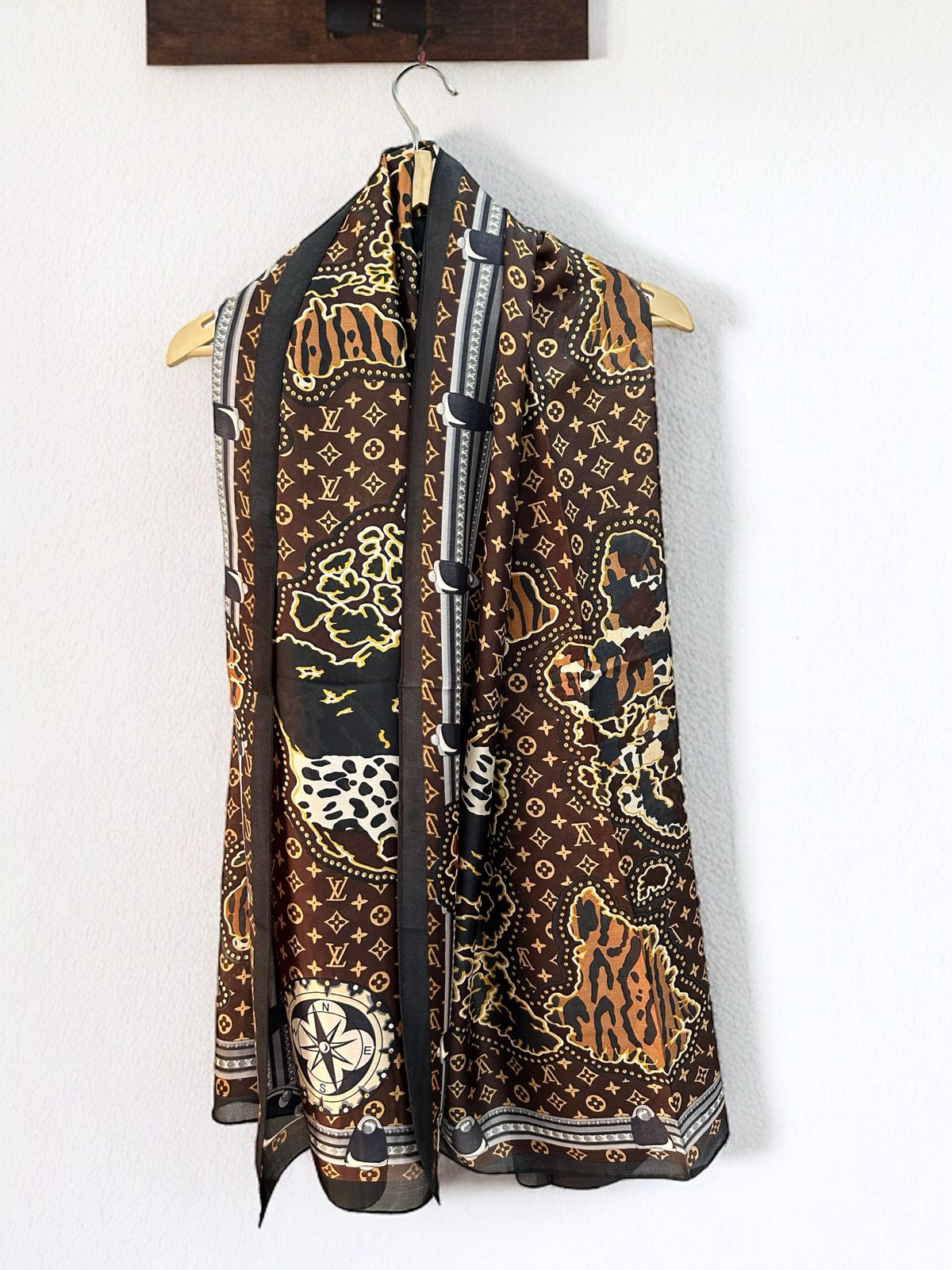 LOUIS VUITTON  SILK STOLE