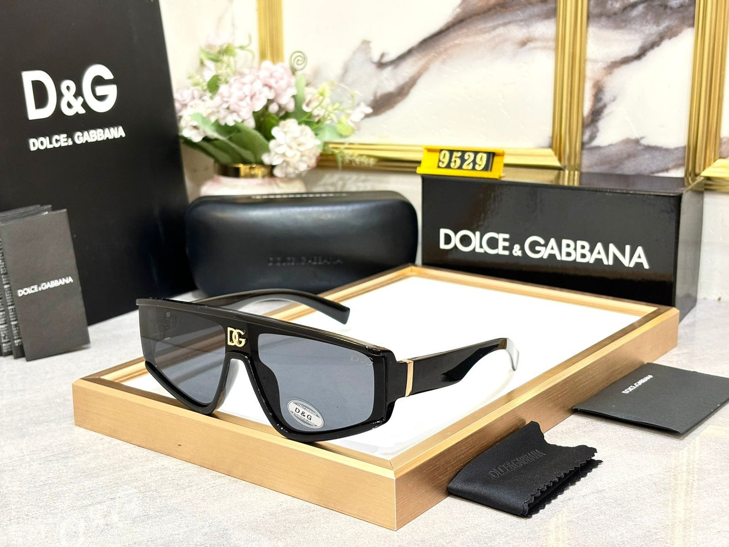 D&G COSSED GLASSES